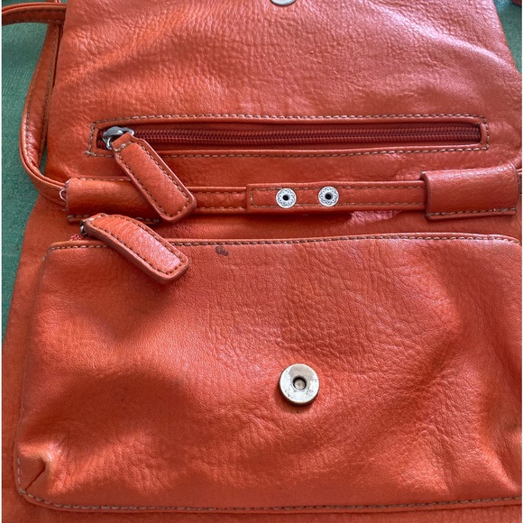 Kenneth Cole reaction, coral Perce lots of pockets - Picture 3 of 3